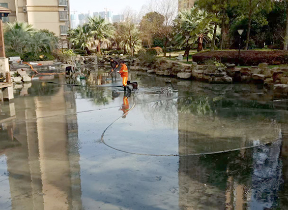 巴彦景观池淤泥清理