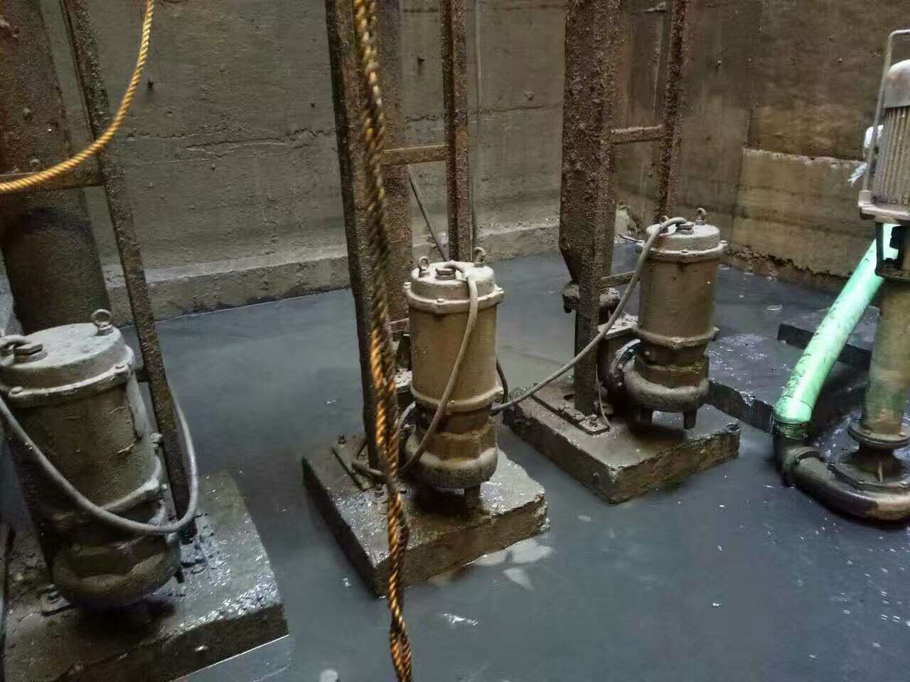 巴彦污水池清理